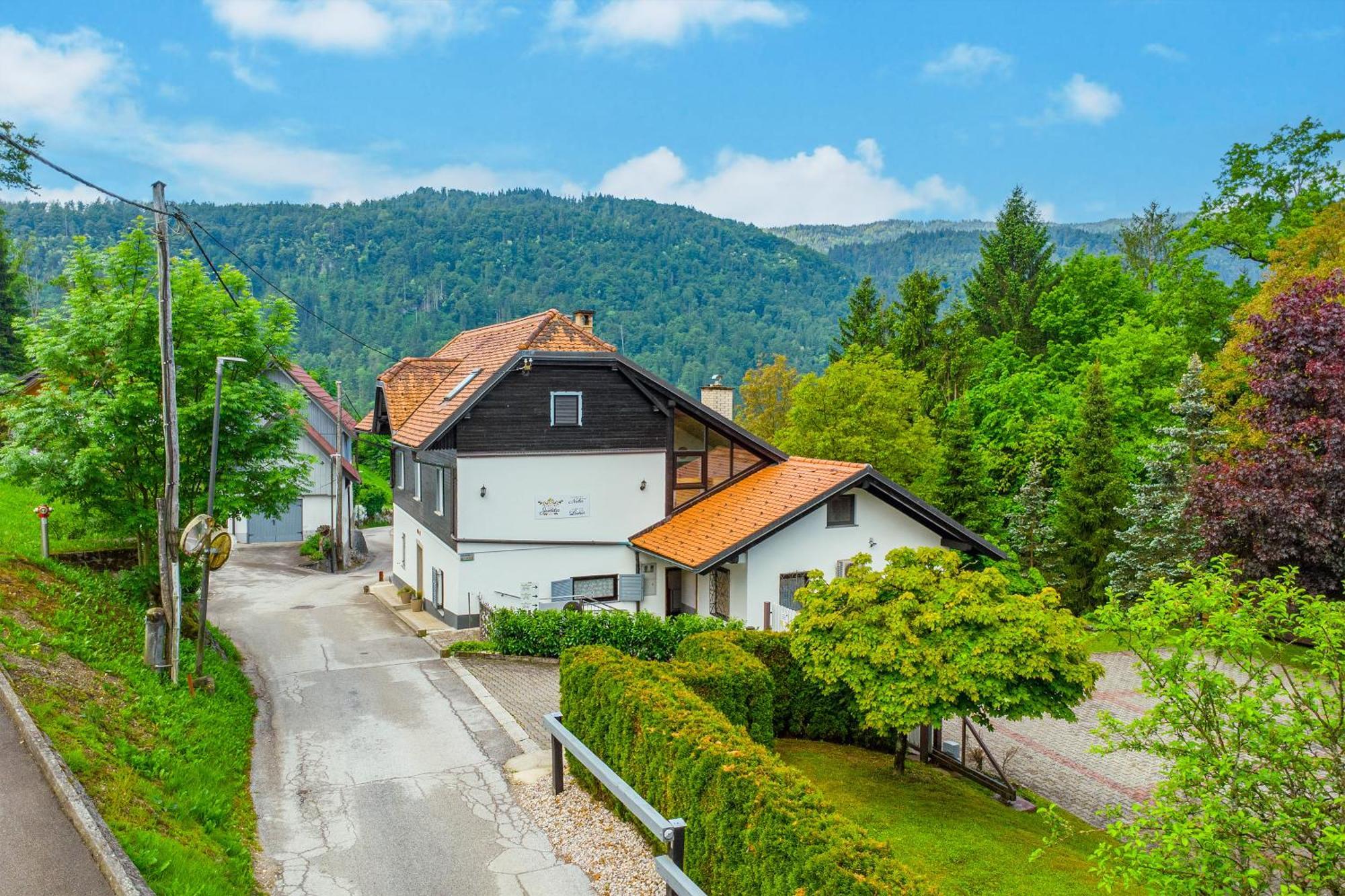 Resort Pod Orehi - Bled - Apartma & Glamping & Savna Exterior photo